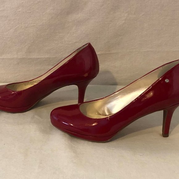 Size 6.5 Women's Etienne Aigner Red High Heel Pumps - Picture 2 of 10